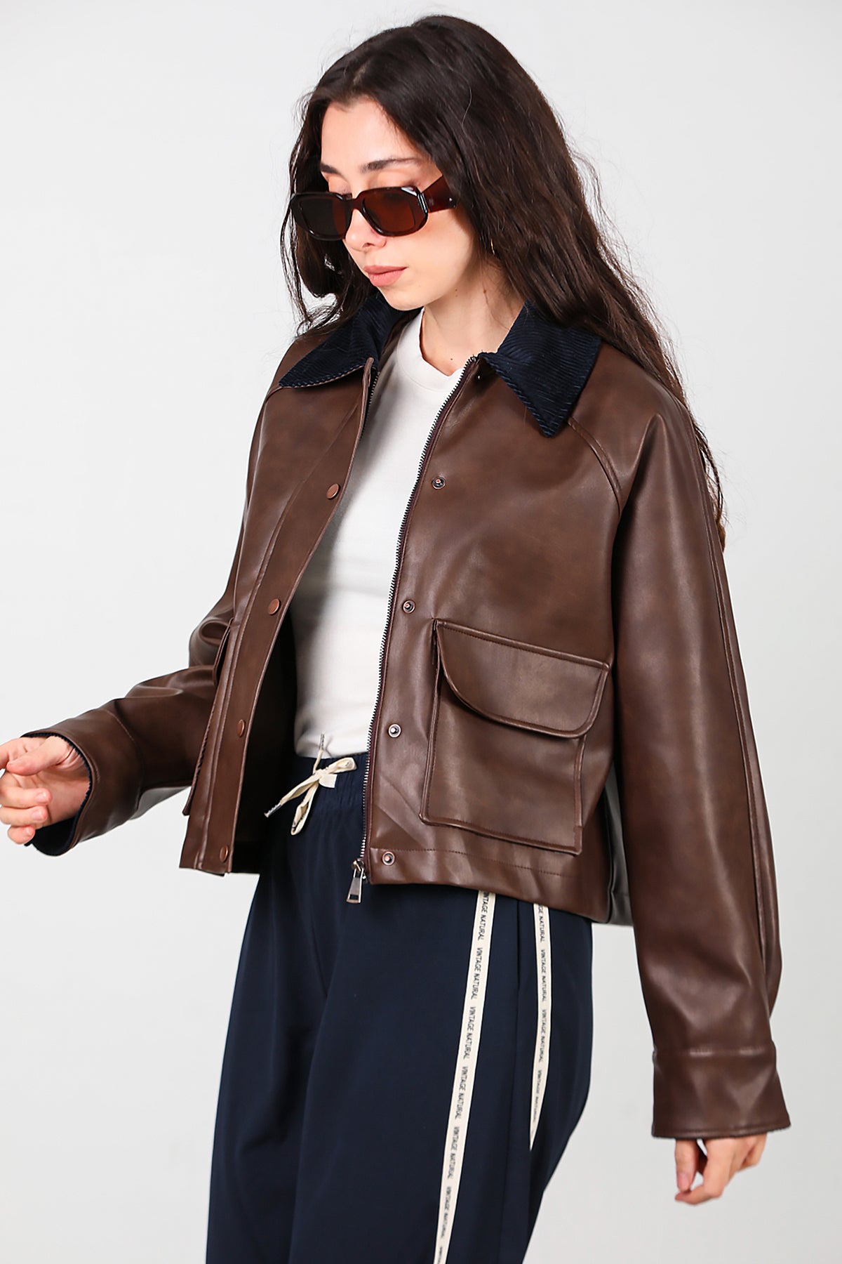 Kadın Yaka Kadife Detay Kısa Deri Ceket Kahverengi