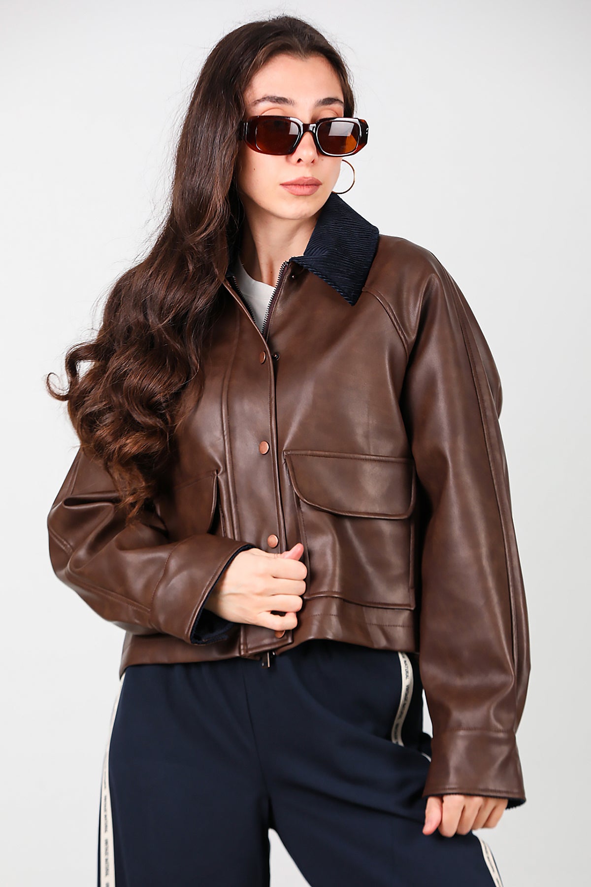 Kadın Yaka Kadife Detay Kısa Deri Ceket Kahverengi