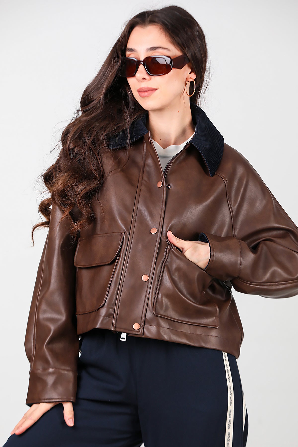 Kadın Yaka Kadife Detay Kısa Deri Ceket Kahverengi