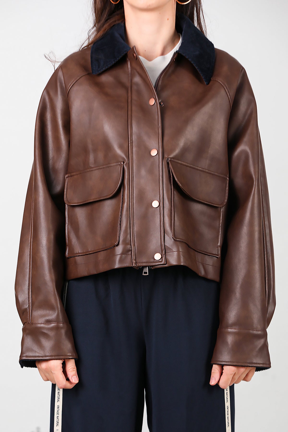 Kadın Yaka Kadife Detay Kısa Deri Ceket Kahverengi