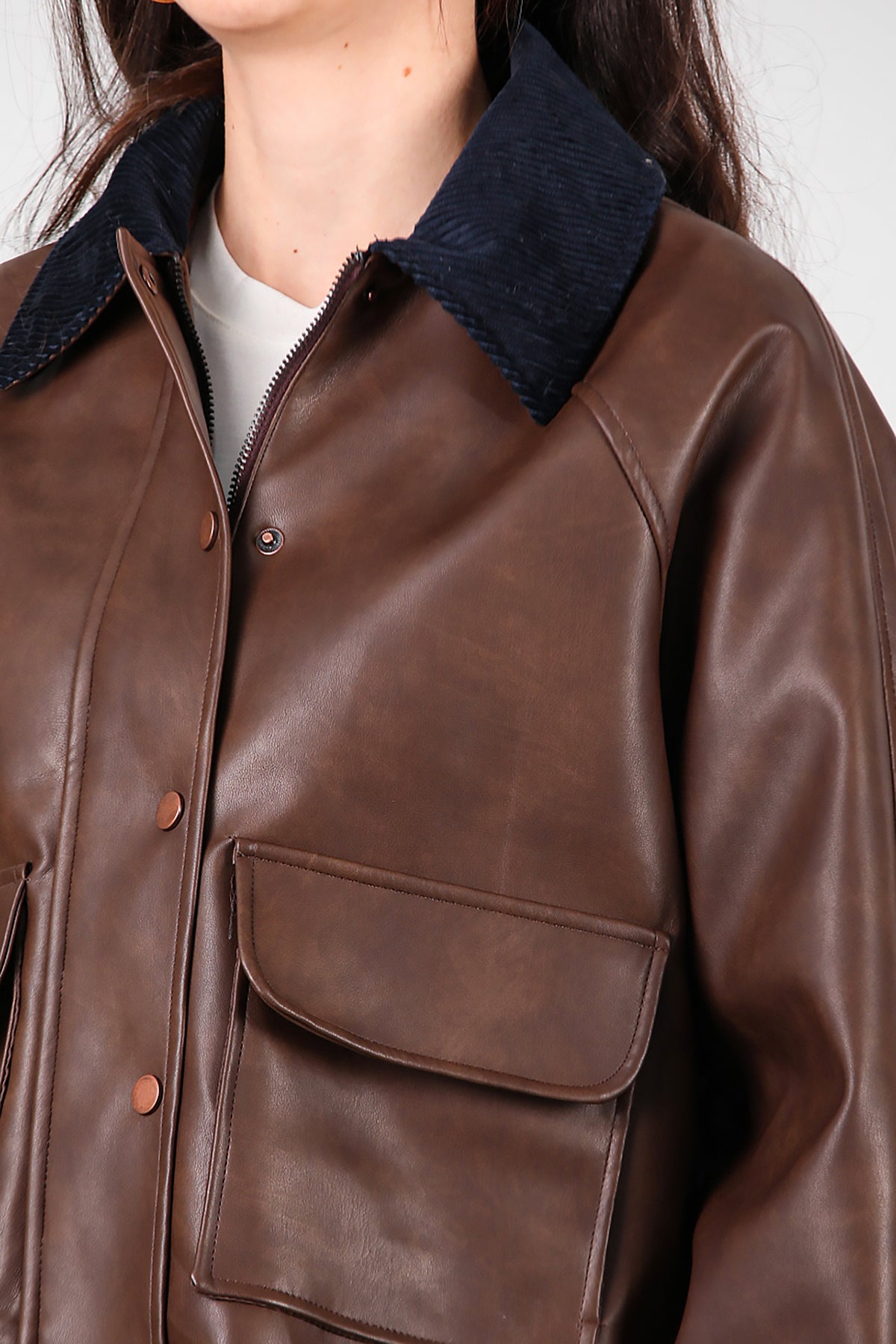 Kadın Yaka Kadife Detay Kısa Deri Ceket Kahverengi