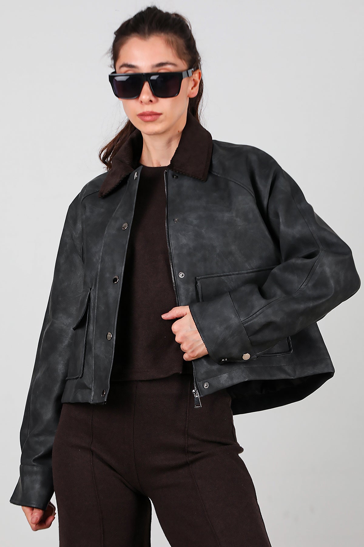 Kadın Yaka Kadife Detay Kısa Deri Ceket Siyah