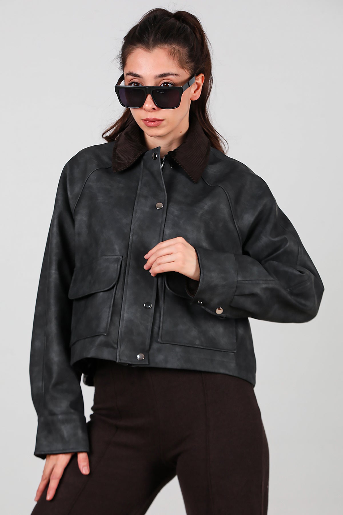 Kadın Yaka Kadife Detay Kısa Deri Ceket Siyah