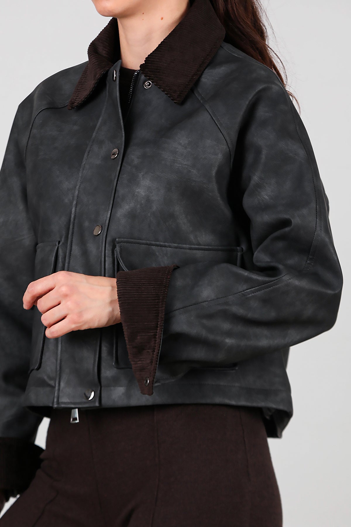 Kadın Yaka Kadife Detay Kısa Deri Ceket Siyah