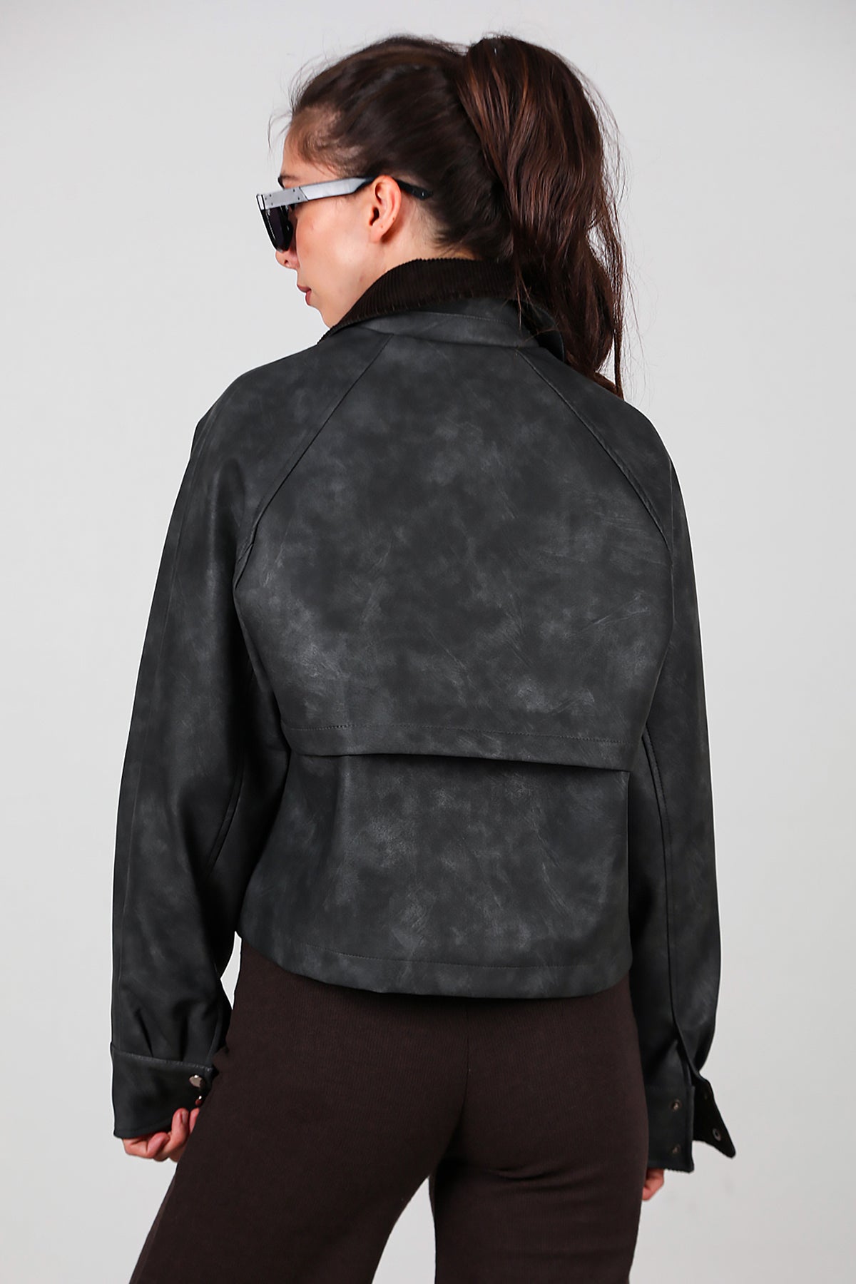 Kadın Yaka Kadife Detay Kısa Deri Ceket Siyah