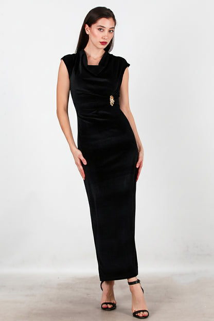 Kadın Toka Detaylı Uzun Kadife Elbise Siyah