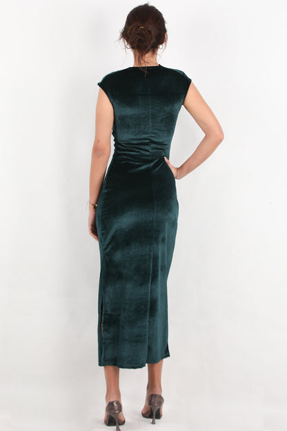 Elara Kadın Toka Detaylı Uzun Kadife Elbise Zümrüt