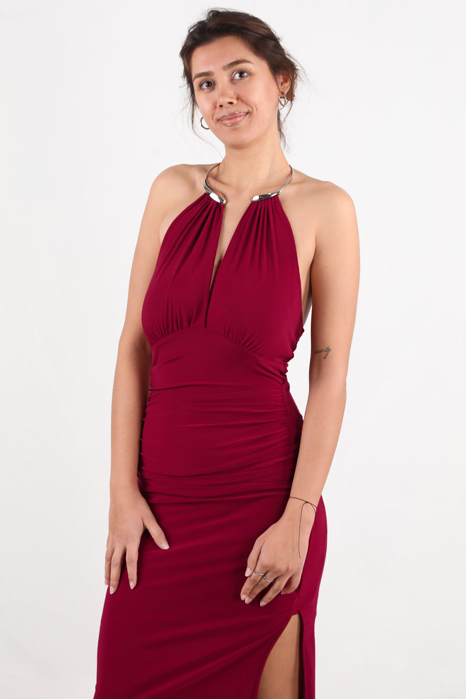 Aurea Kadın Boyun Halka Detay Yırtmaçlı Elbise Bordo