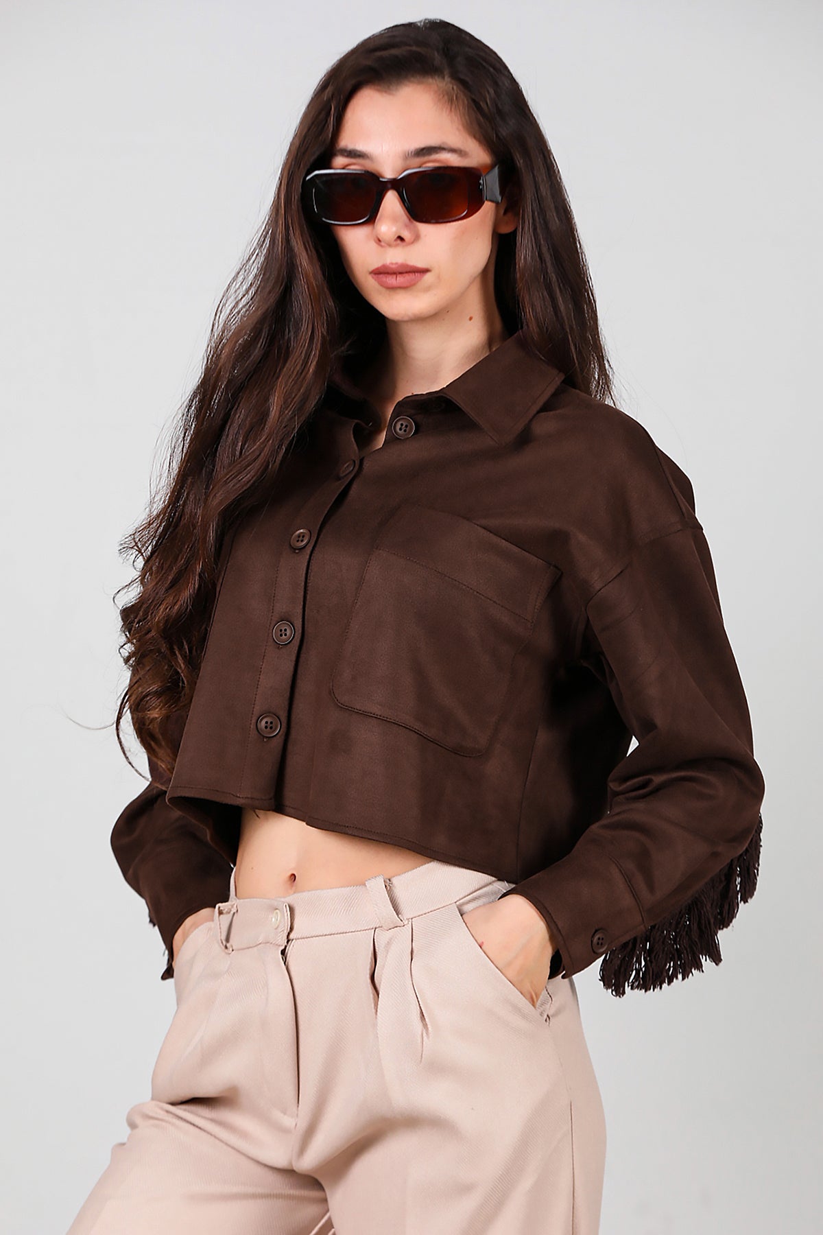 Kadın Arkası Taşlı Püsküllü Kısa Süet Gömlek Kahverengi