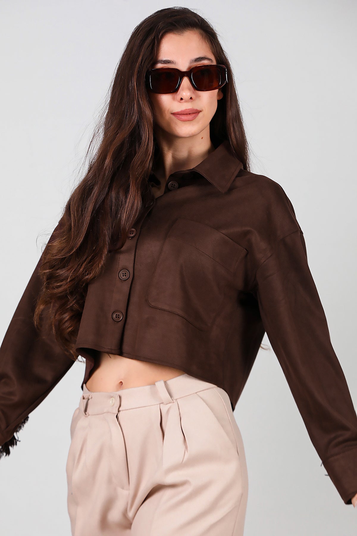 Kadın Arkası Taşlı Püsküllü Kısa Süet Gömlek Kahverengi