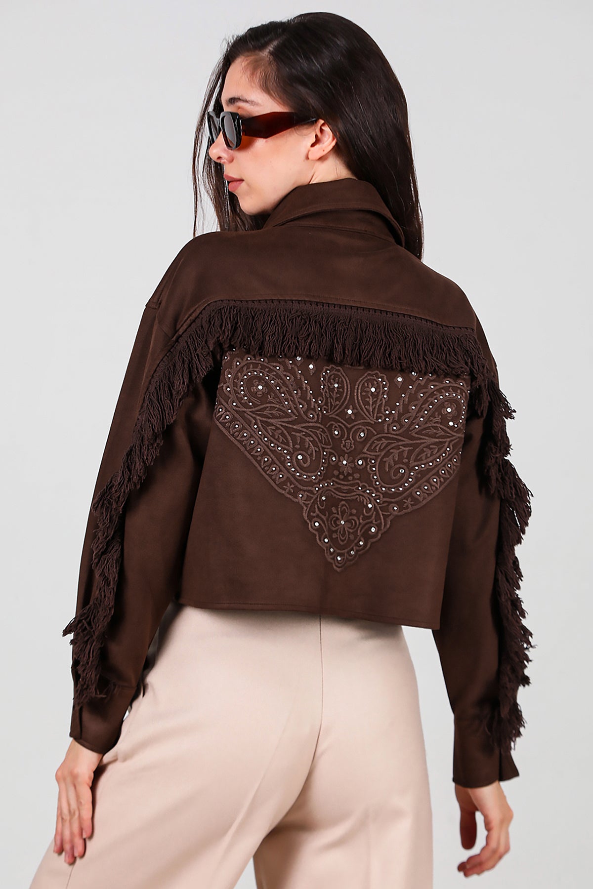 Kadın Arkası Taşlı Püsküllü Kısa Süet Gömlek Kahverengi