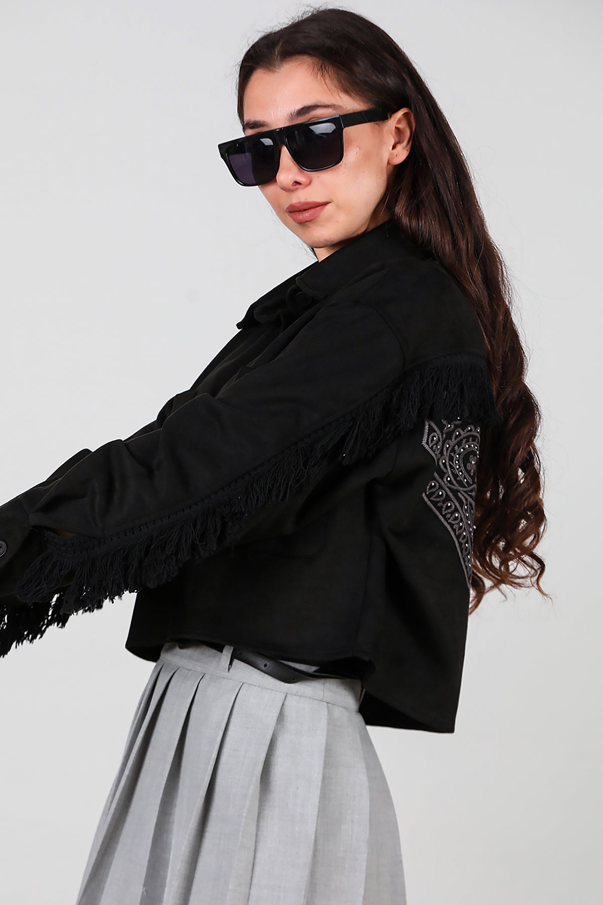 Kadın Arkası Taşlı Püsküllü Kısa Süet Gömlek Siyah