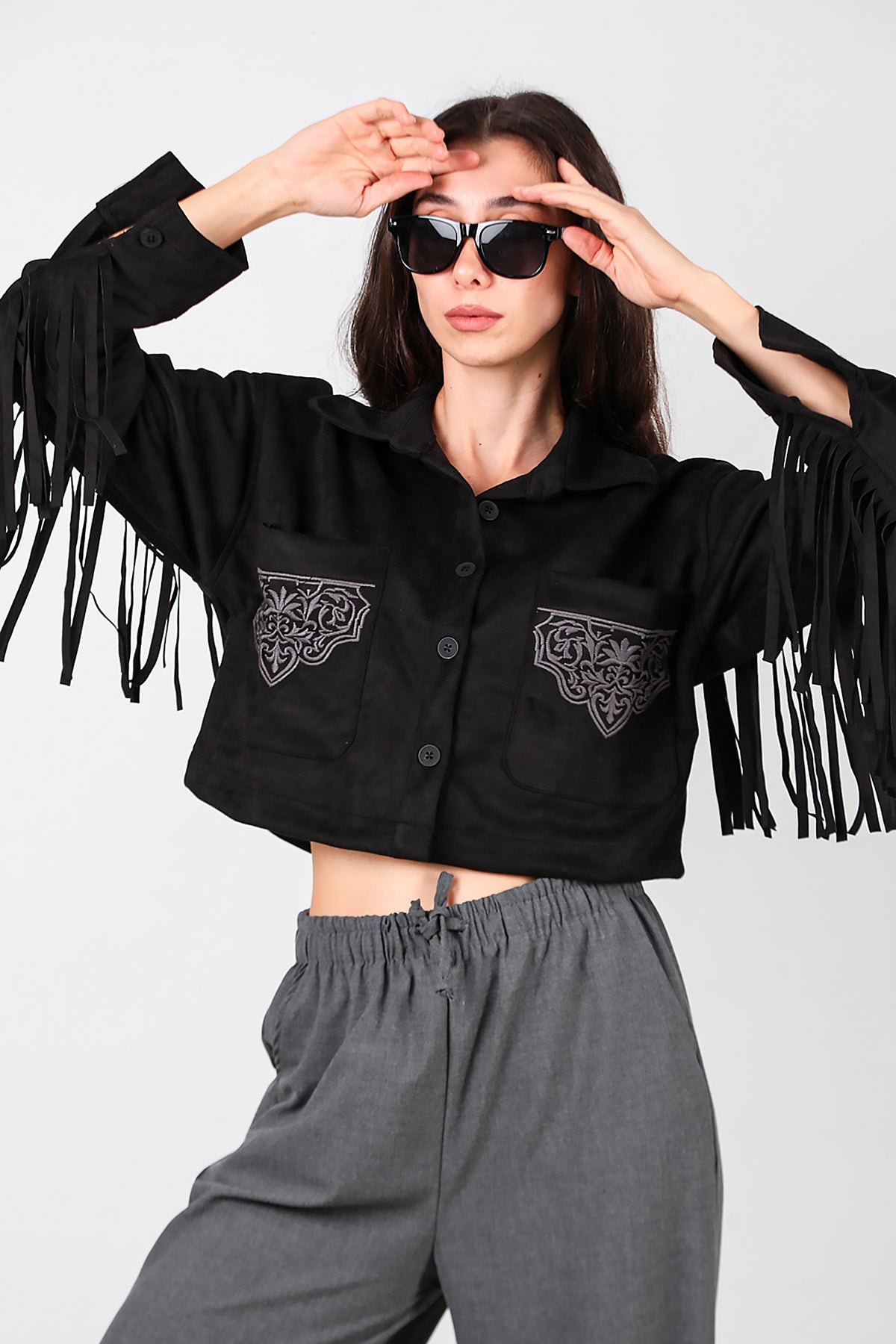 Kadın Arkası Püsküllü Cep Nakış Detay Süet Gömlek Siyah