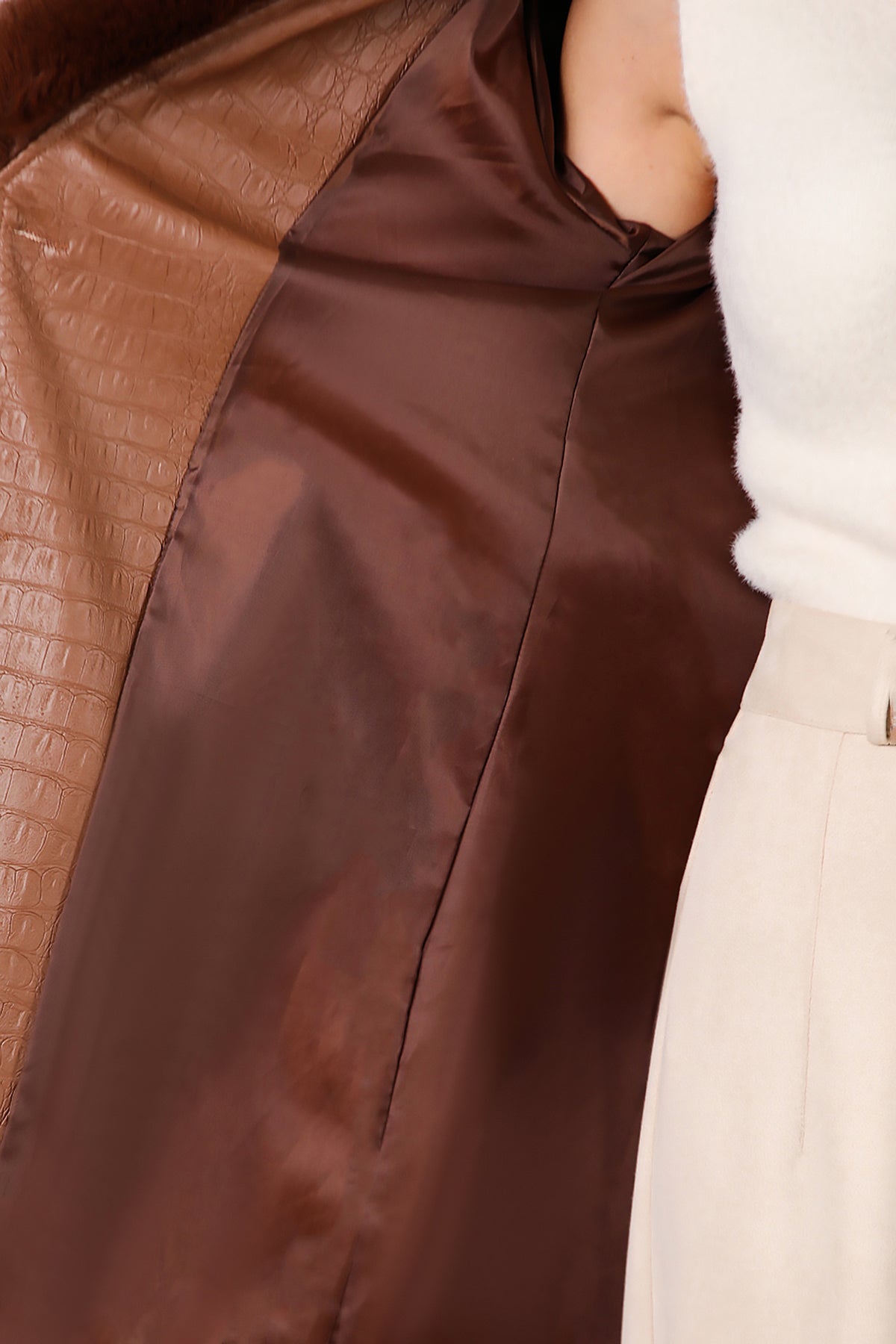 Kadın Timsah Desen Yakası Kürklü Uzun Deri Kaban Kahverengi