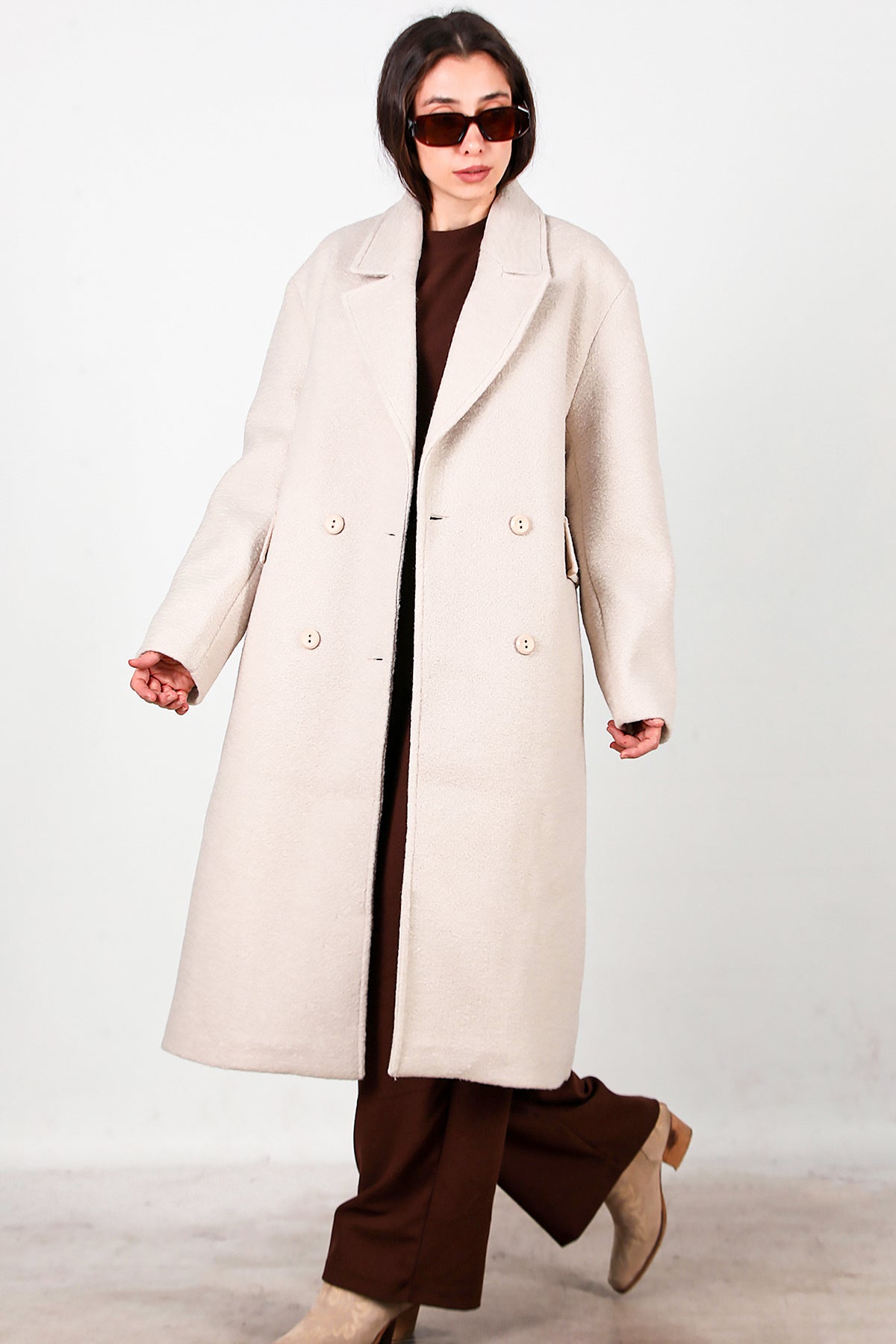 Kadın Önü Düğmeli Uzun Kaşe Kaban Taş