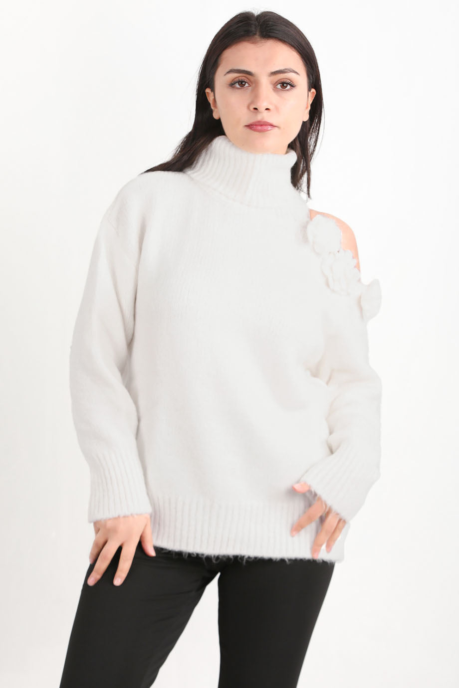 Florena Kadın Omzu Çiçek Detay Triko Kazak Ekru