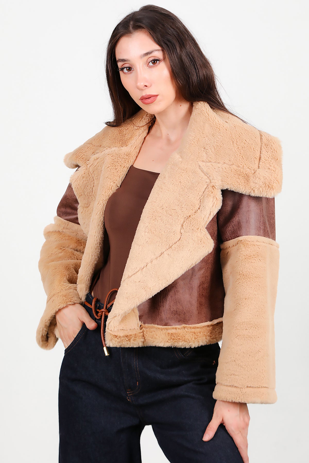 Kadın Geniş Yaka Kolu Peluş Süet Mont Camel