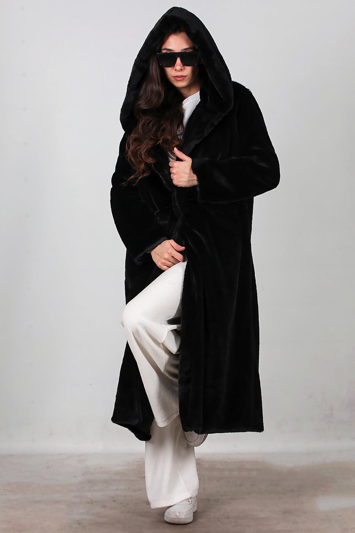 Kadın Kapşonlu Uzun Kürk Mont Siyah