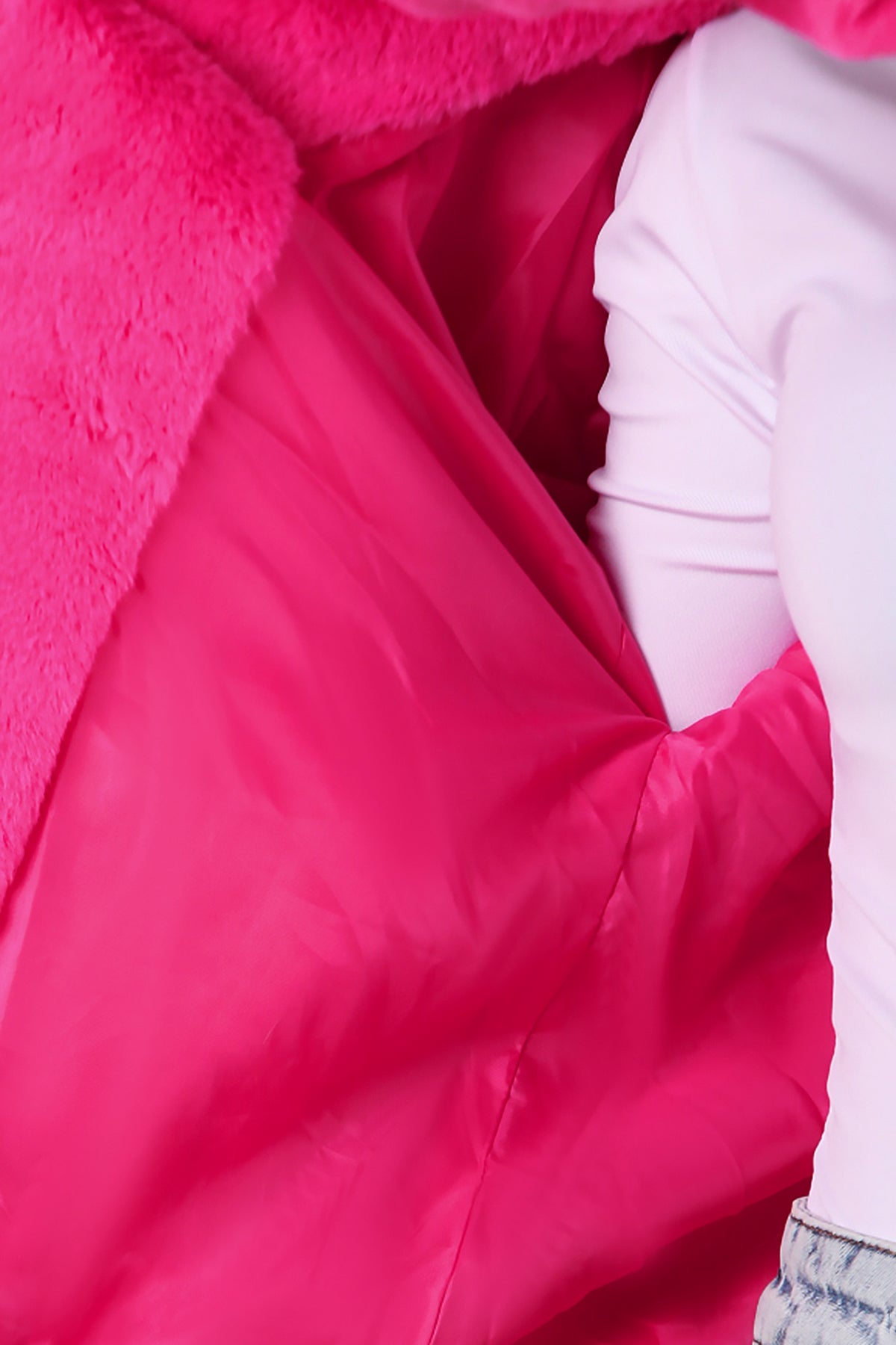 Kadın Etek Ucu Lastikli Kapşonlu Peluş Mont Fuşya