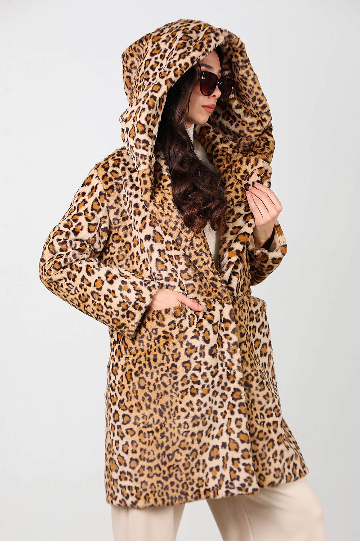 Kadın Kapşonlu Cepli Leopar Kürk Mont