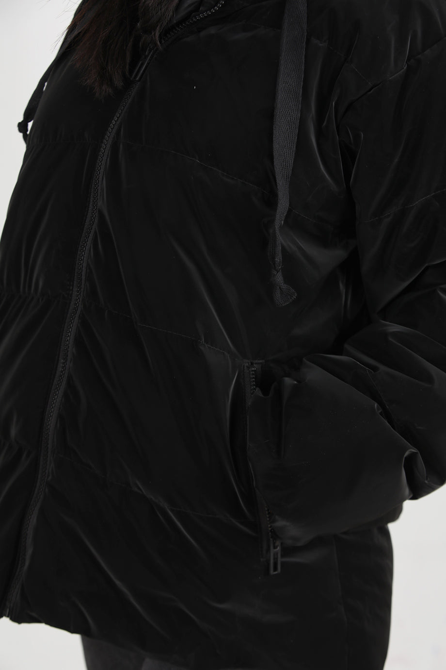 Glowhood Kadın Kapşonlu Parlak Mont Siyah