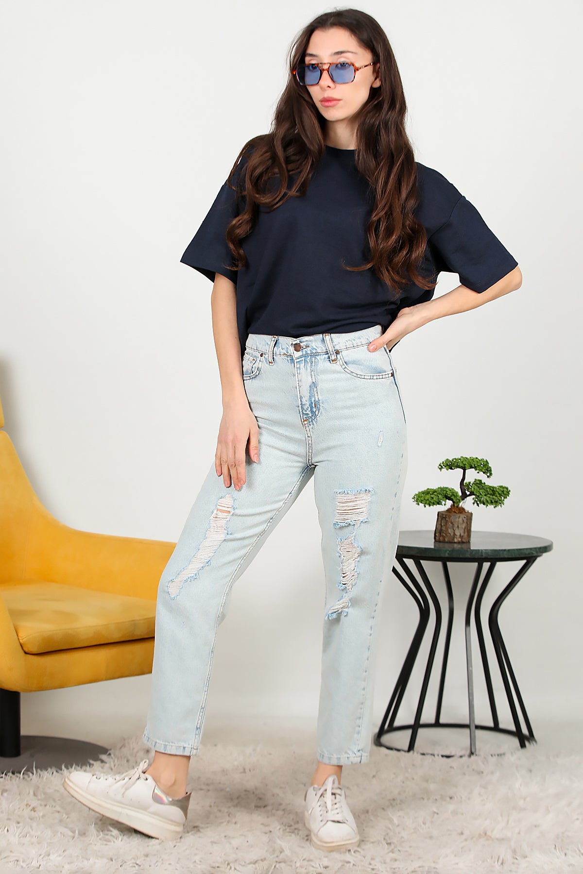 Kadın Yırtık Detaylı Mom Jeans Pantolon