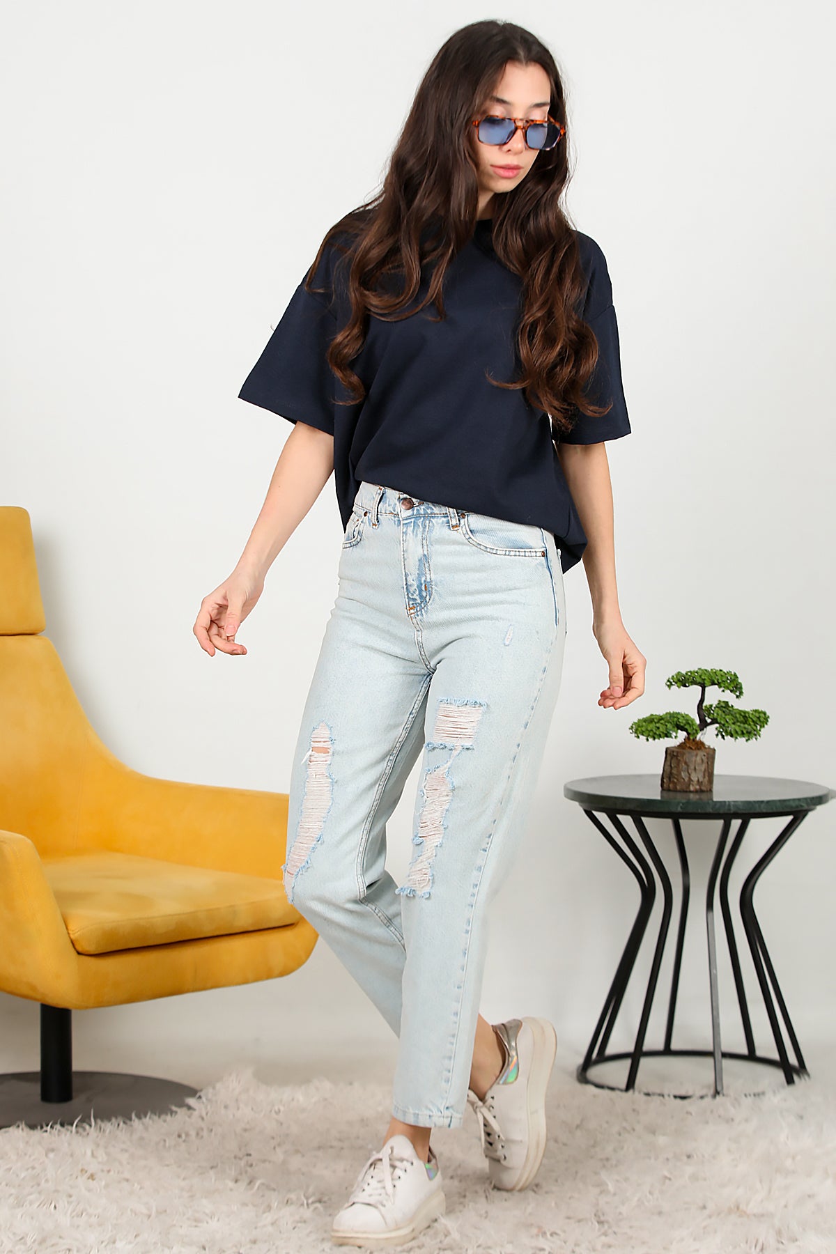 Kadın Yırtık Detaylı Mom Jeans Pantolon