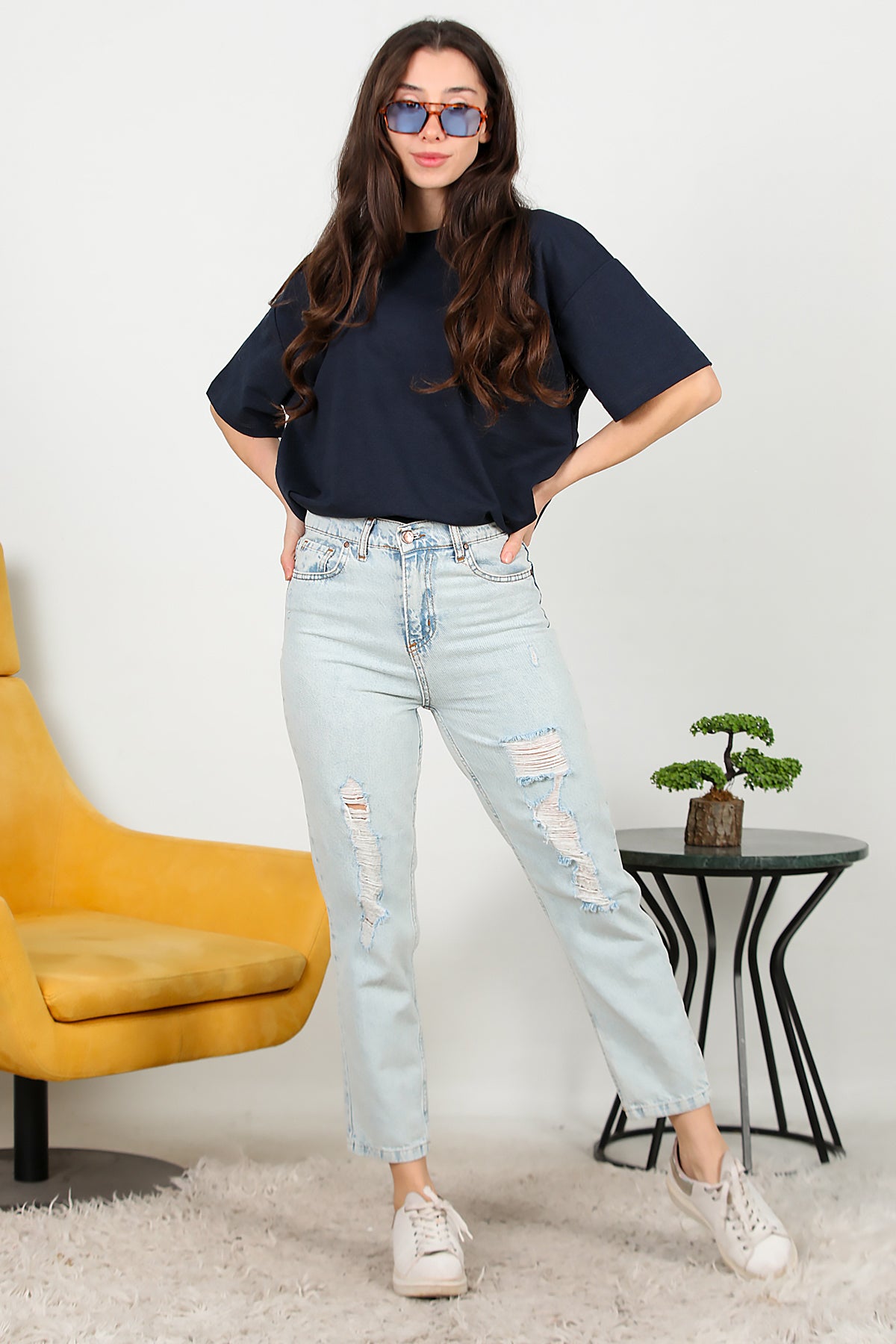 Kadın Yırtık Detaylı Mom Jeans Pantolon