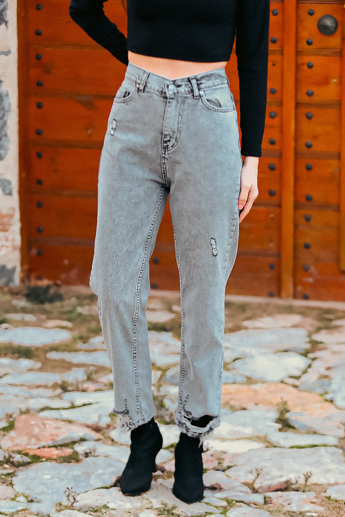 Kadın Tırnaklı Paça Yırtık Pantolon Gri