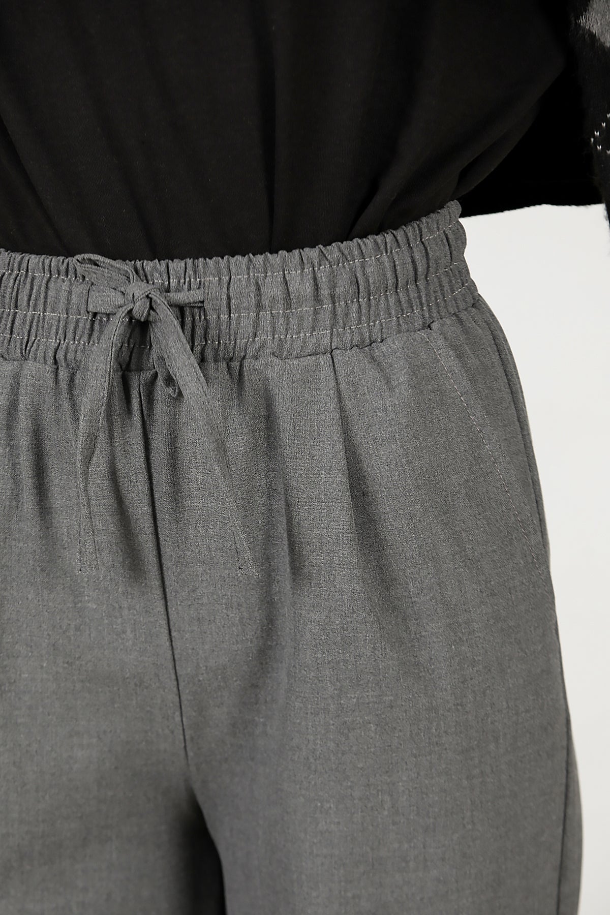 Kadın Beli Lastikli Pile Detaylı Bol Paça Kumaş Pantolon Gri
