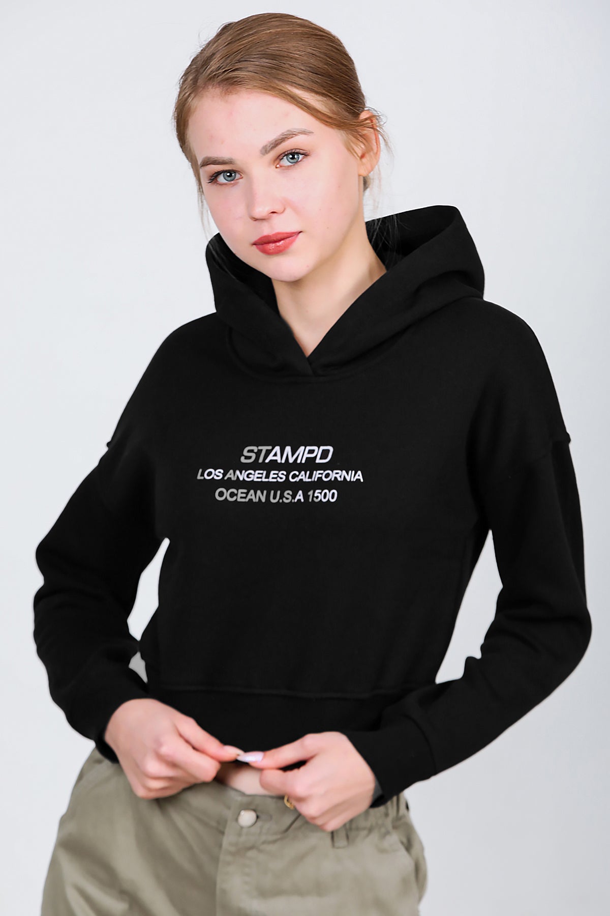 Kadın Kapşonlu Üç İplik Kısa Sweat Siyah