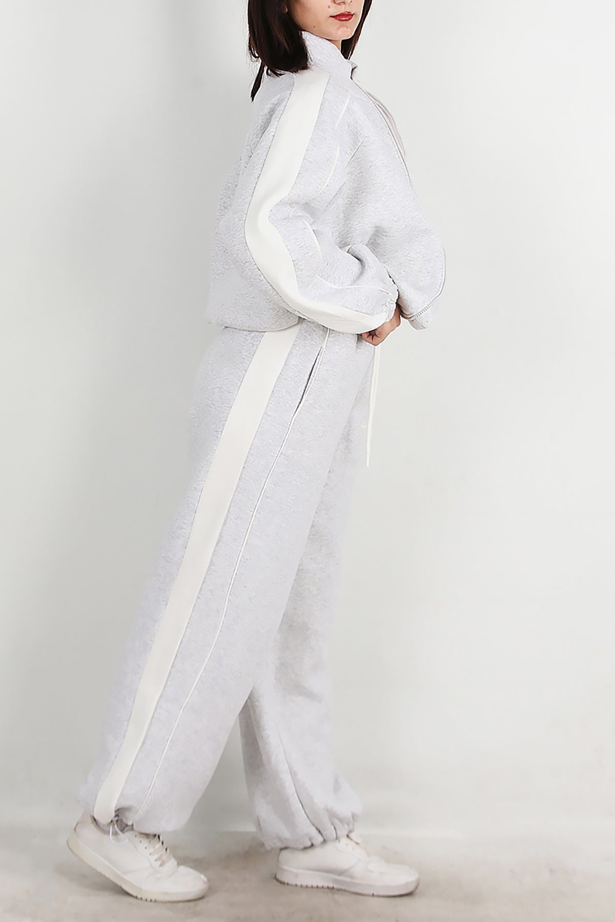 Kadın Yanları Şeritli Önü Fermuarlı Eşofman Takımı Gri