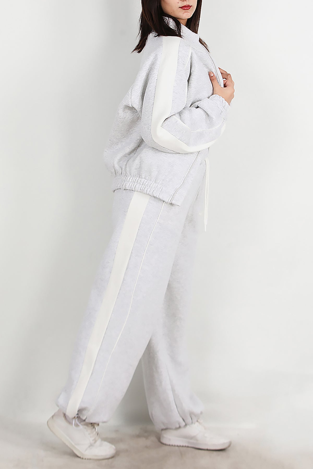 Kadın Yanları Şeritli Önü Fermuarlı Eşofman Takımı Gri