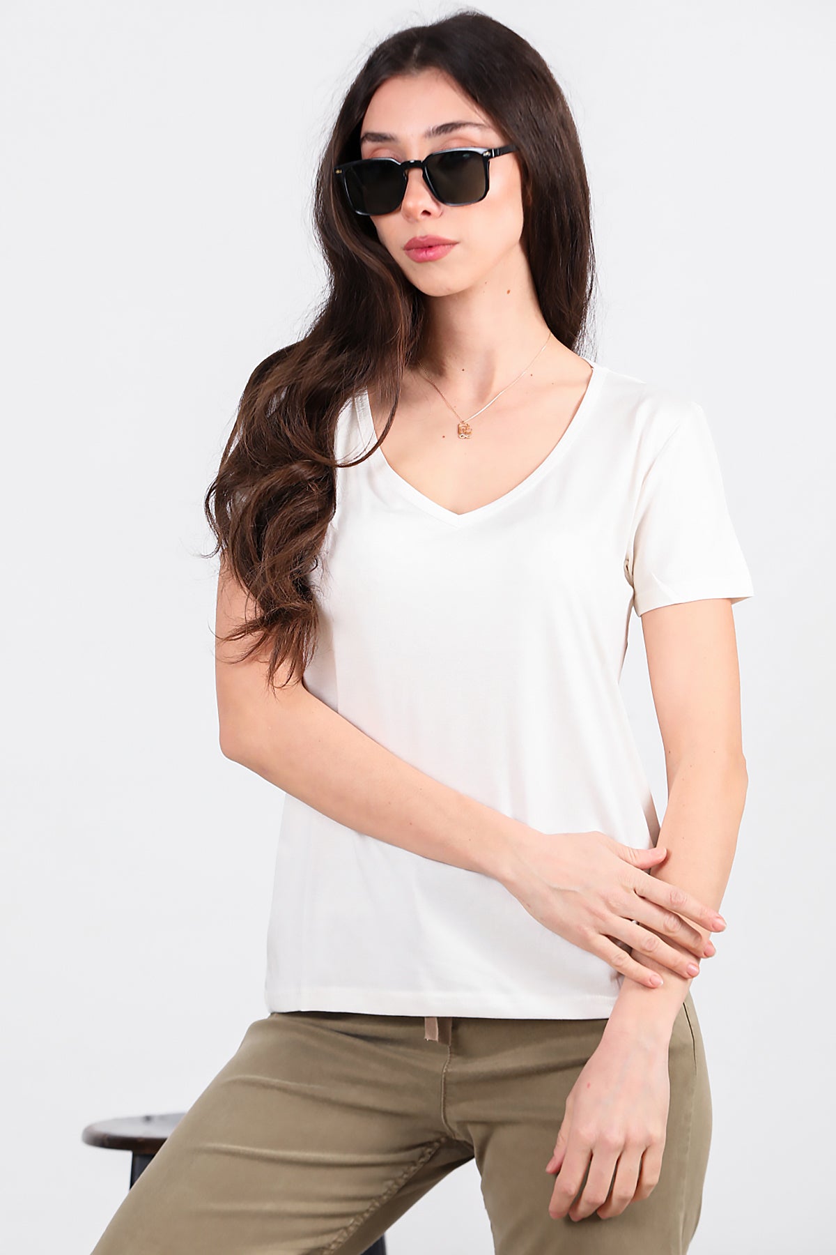 Kadın V Yaka T-shirt Ekru