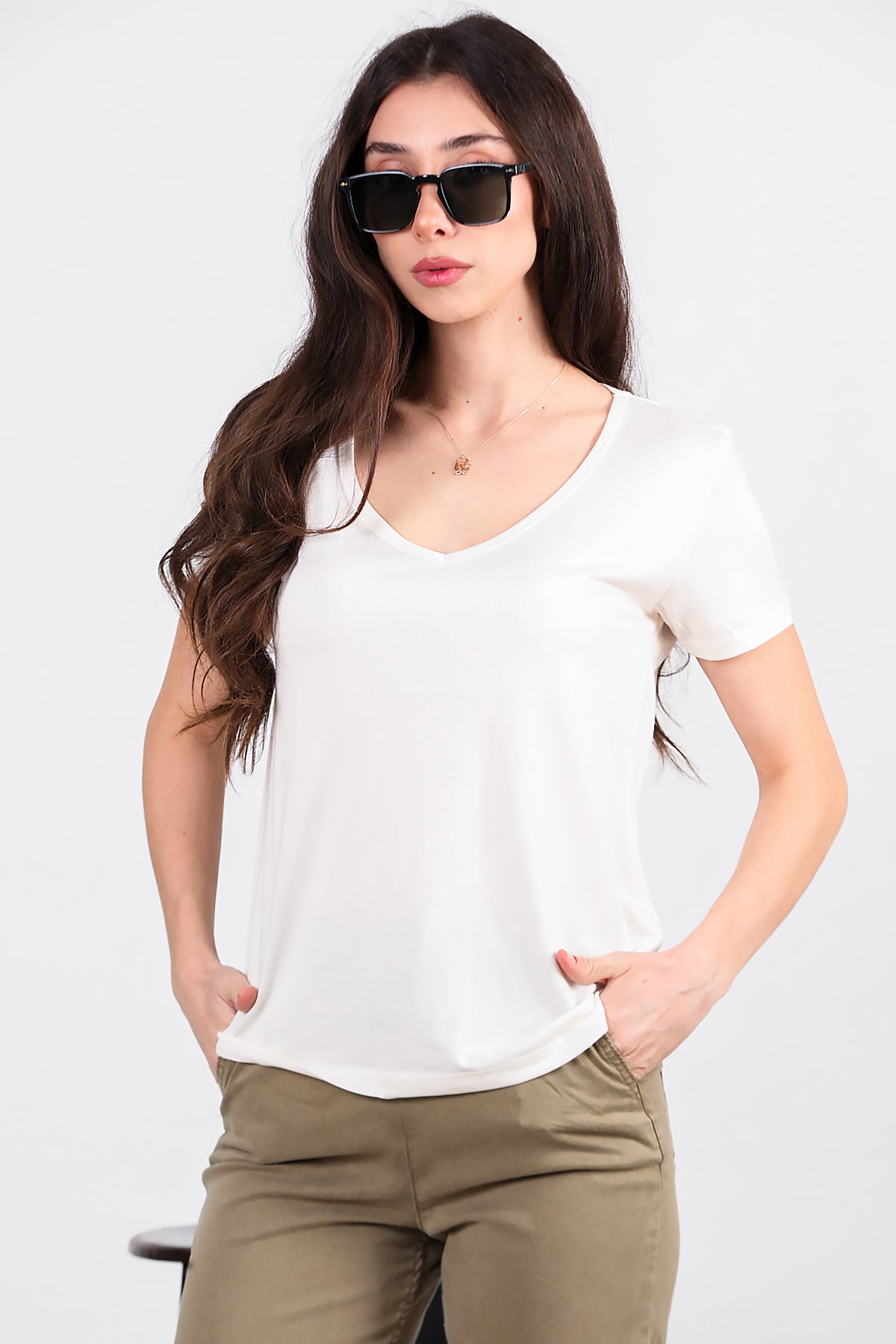 Kadın V Yaka T-shirt Ekru