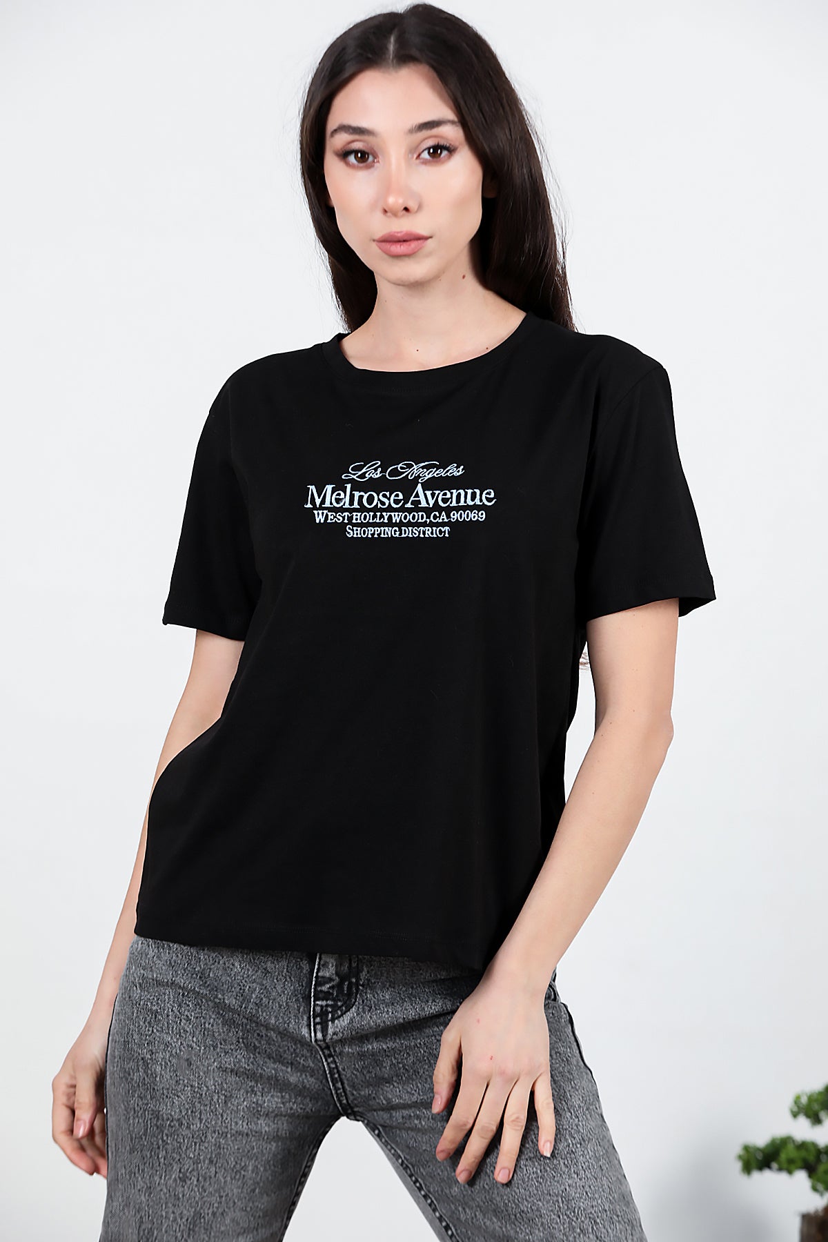 Kadın Ön Nakışlı Penye T-Shirt Siyah
