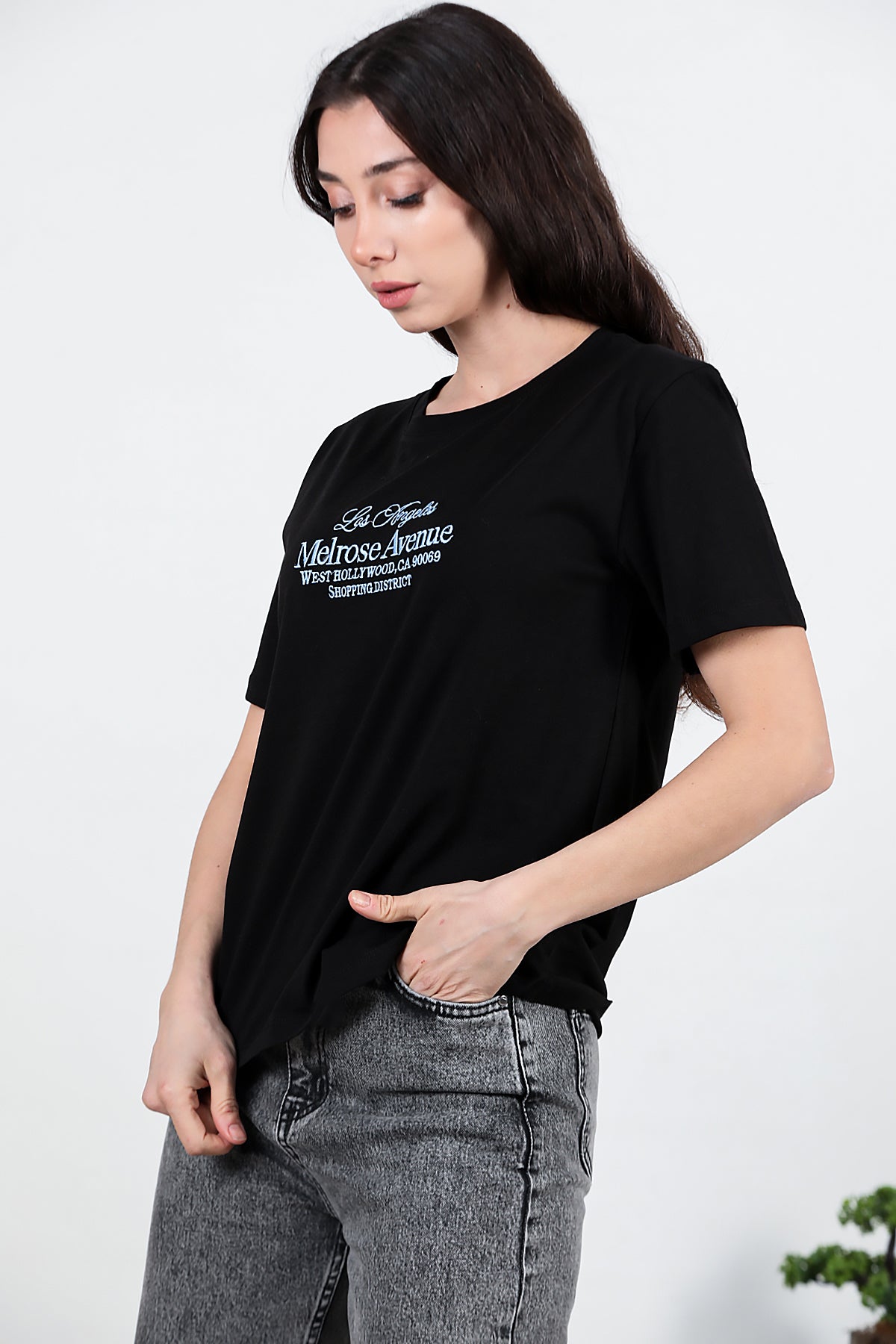Kadın Ön Nakışlı Penye T-Shirt Siyah
