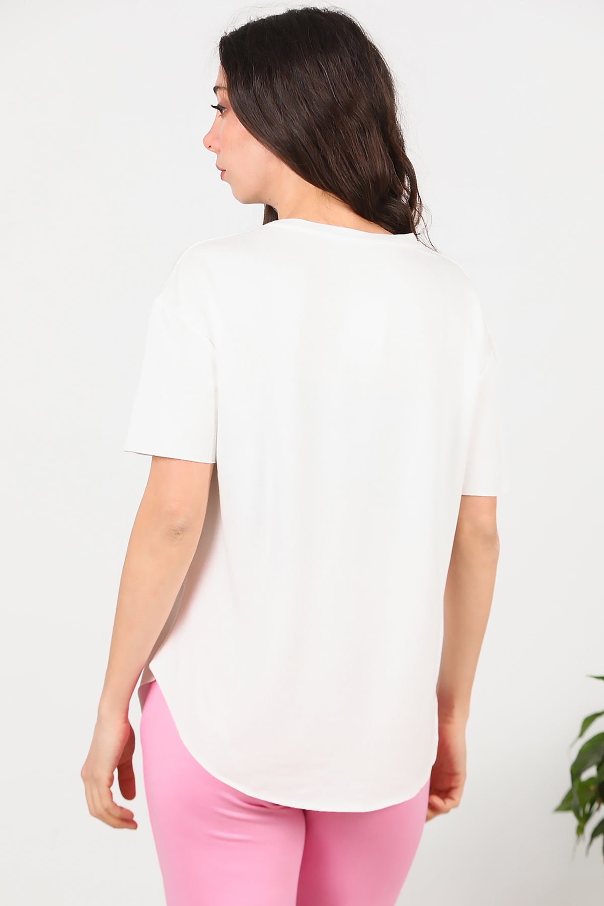 Kadın Eteği Oval V Yaka T-Shirt Ekru