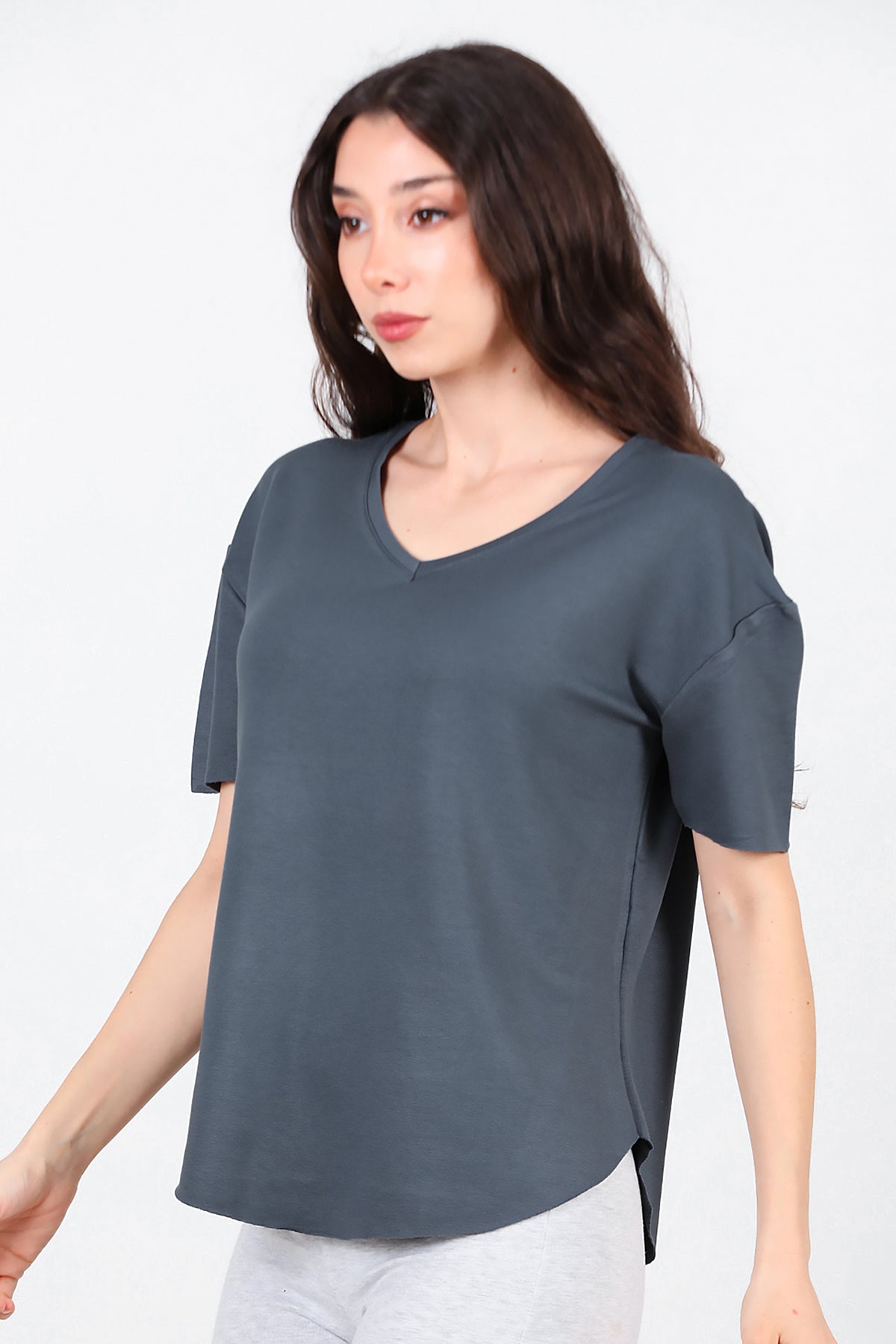 Kadın Eteği Oval V Yaka T-Shirt Füme