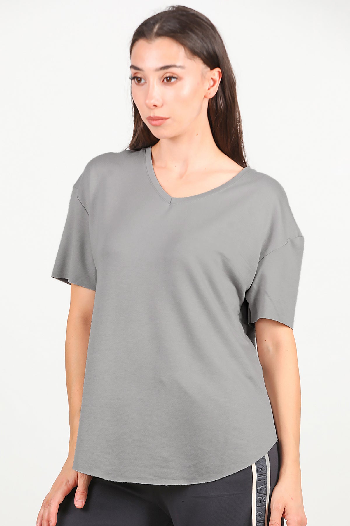 Kadın Eteği Oval V Yaka T-Shirt Gri