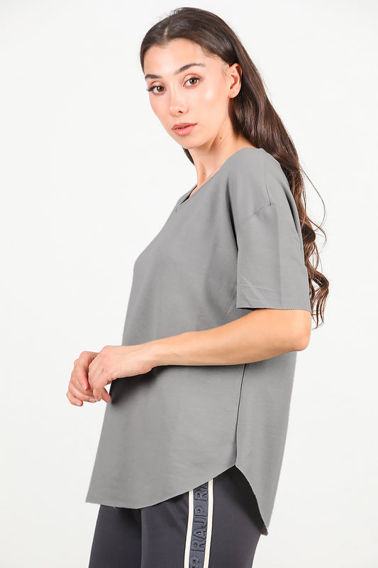 Kadın Eteği Oval V Yaka T-Shirt Gri