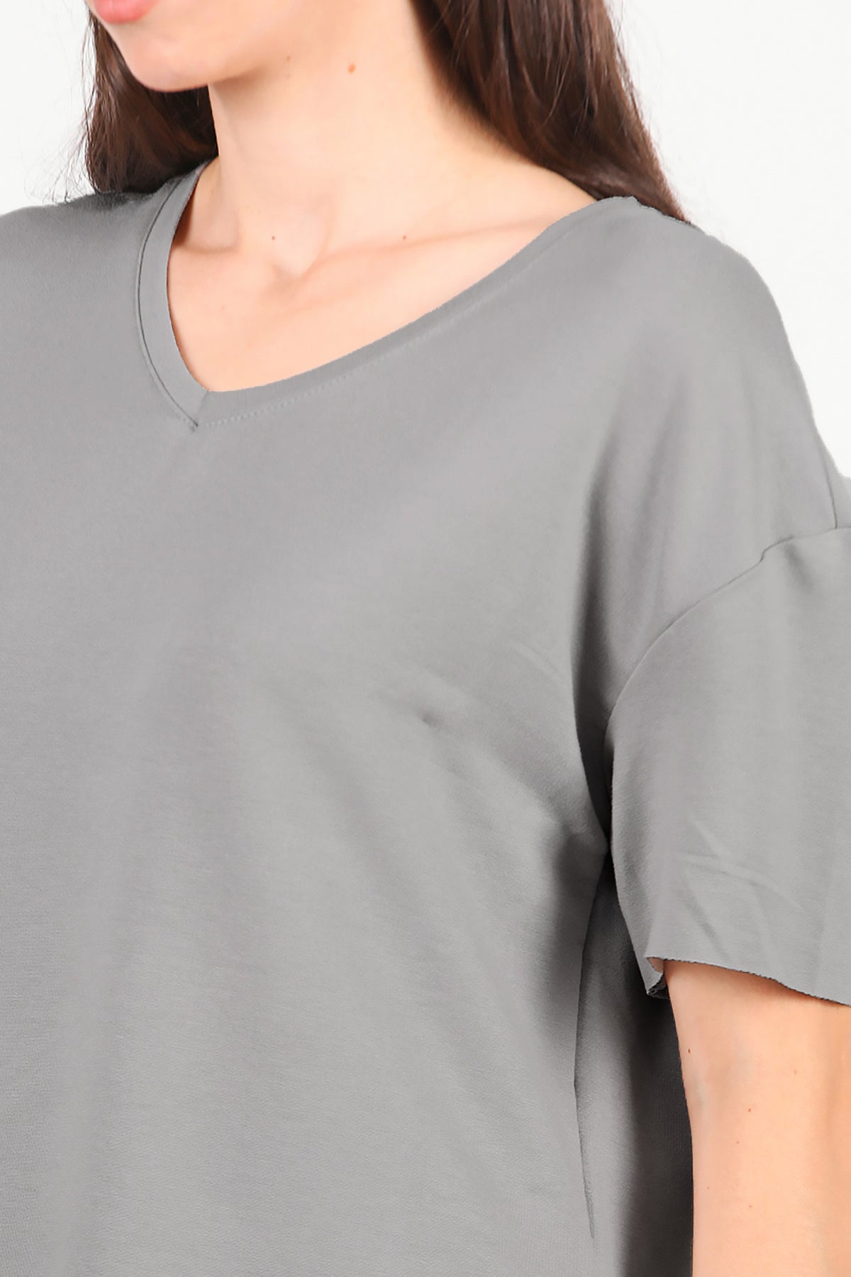 Kadın Eteği Oval V Yaka T-Shirt Gri
