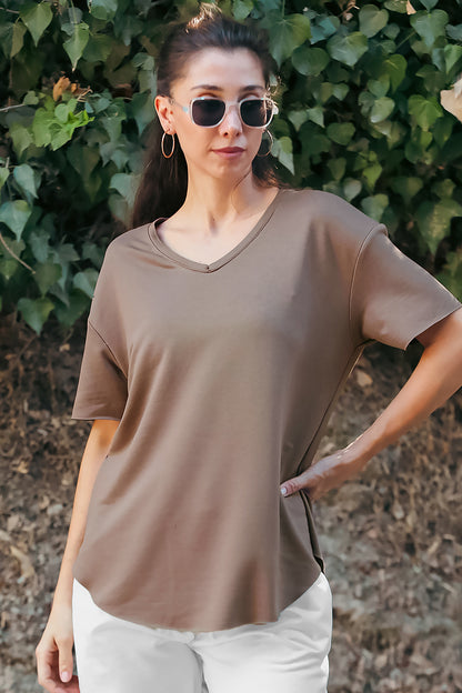 Kadın Eteği Oval V Yaka T-Shirt Kahverengi