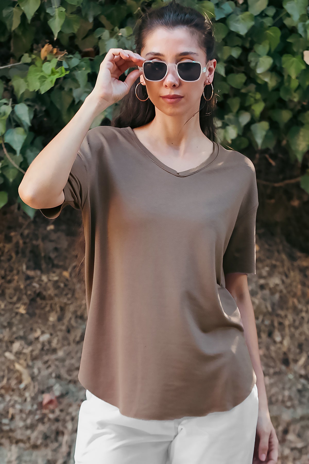 Kadın Eteği Oval V Yaka T-Shirt Kahverengi