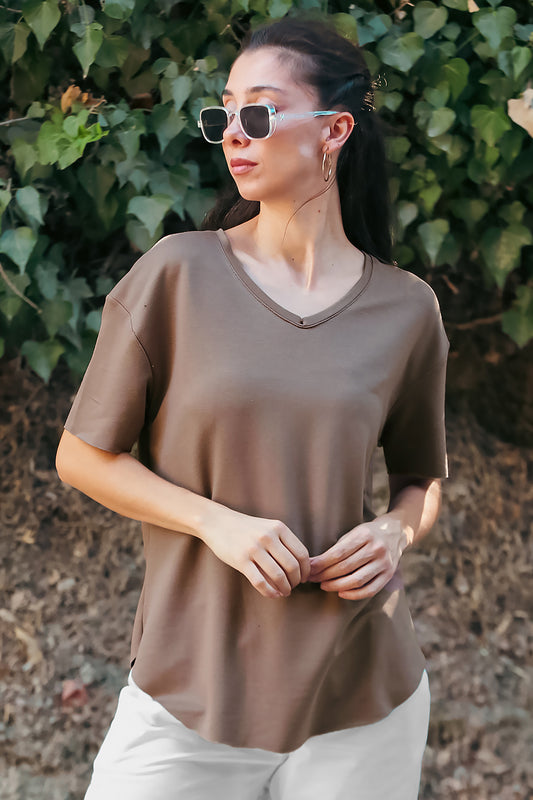 Kadın Eteği Oval V Yaka T-Shirt Kahverengi