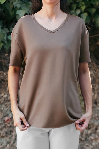 Kadın Eteği Oval V Yaka T-Shirt Kahverengi