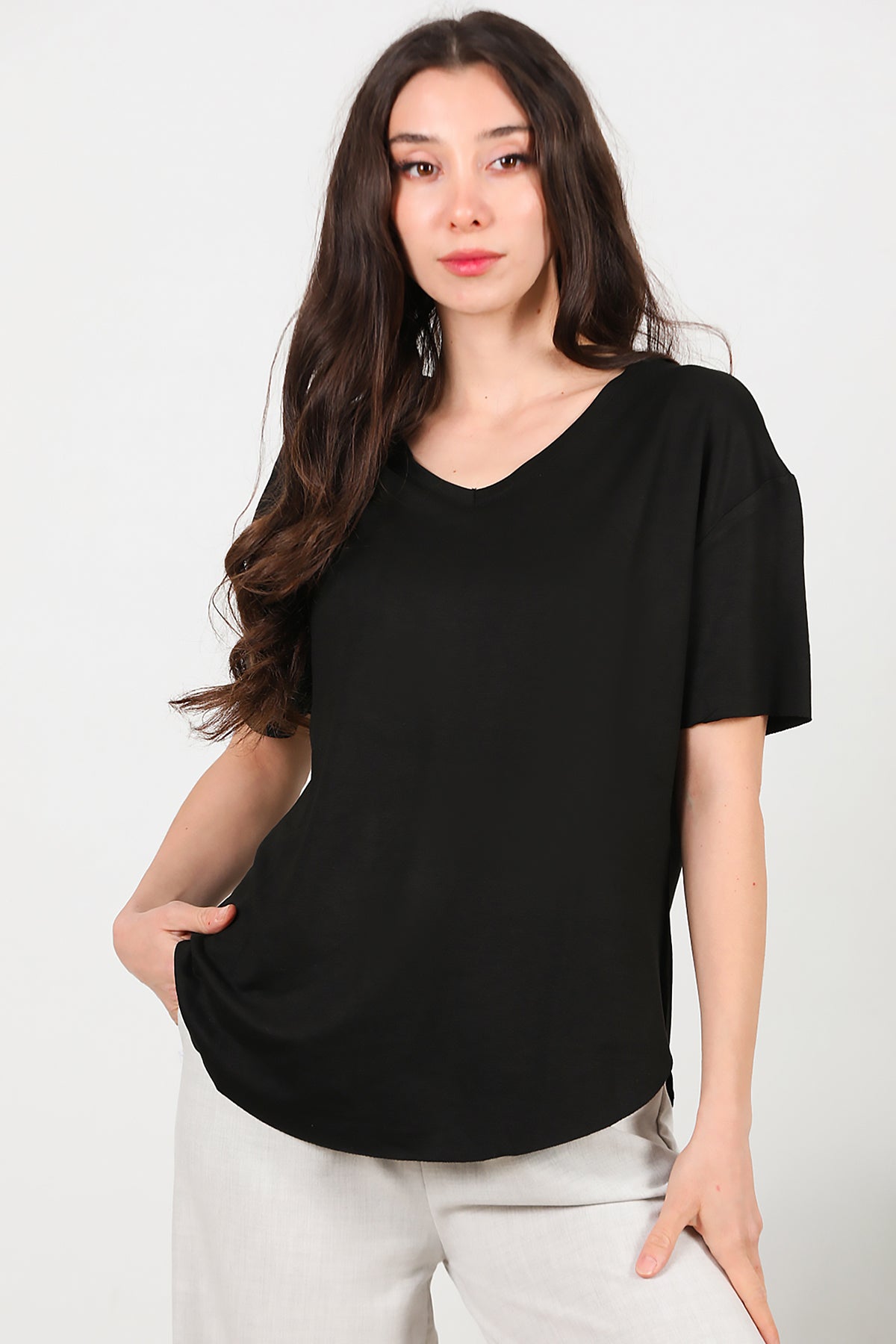 Kadın Eteği Oval V Yaka T-Shirt Siyah