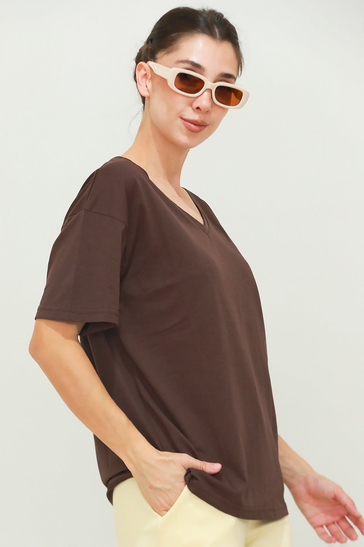 Kadın V Yaka Oversize T-Shirt Kahverengi