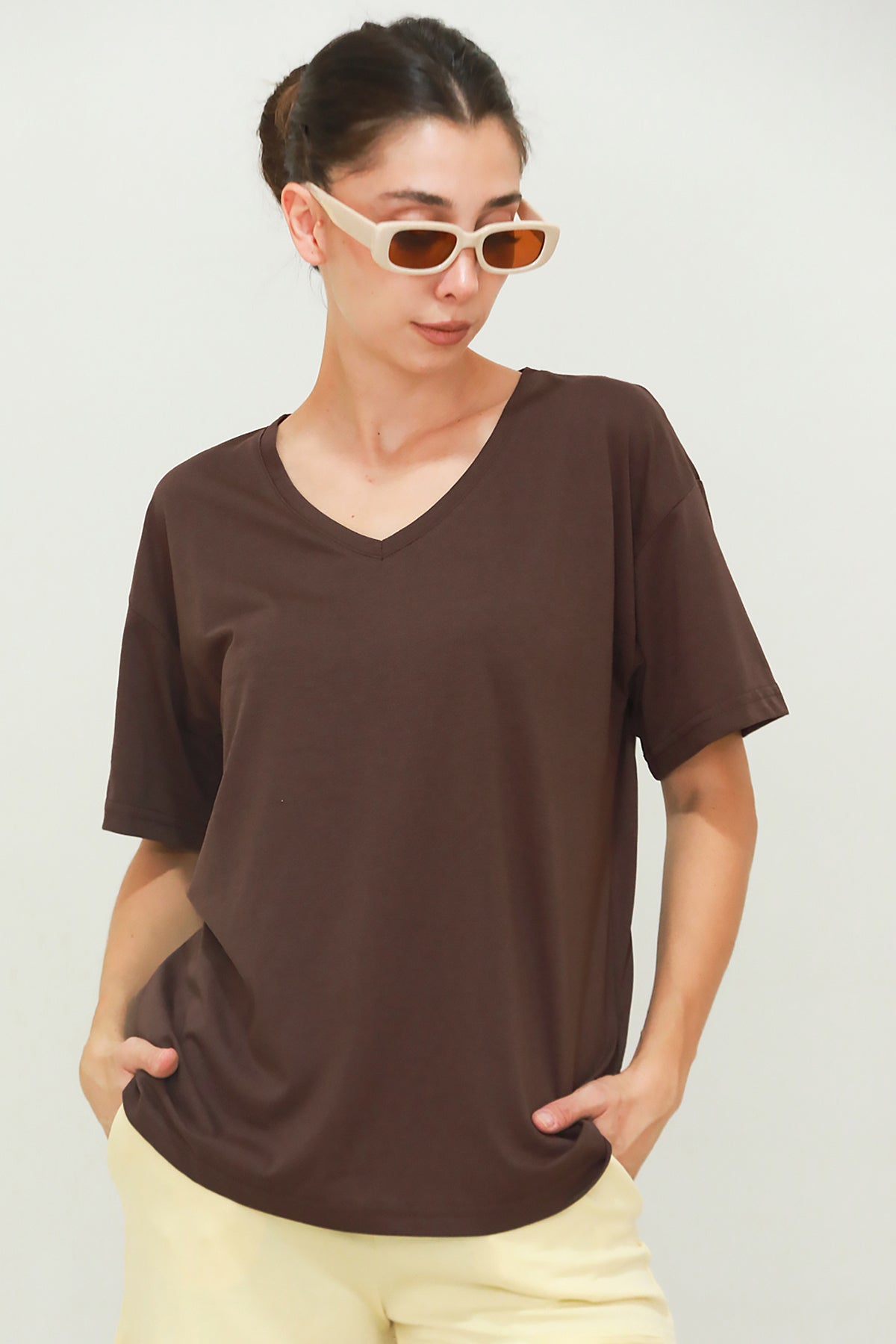 Kadın V Yaka Oversize T-Shirt Kahverengi