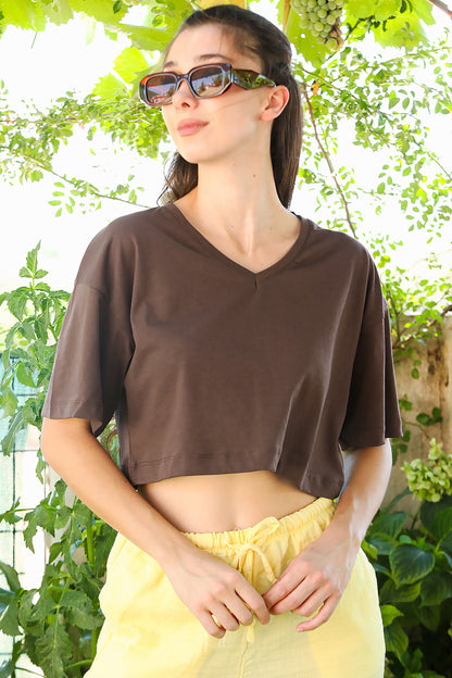 Kadın V Yaka Kısa T-Shirt  Kahverengi